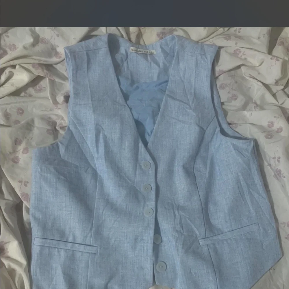 Abercrombie & Fitch Linen Vest - Picture 2 of 4